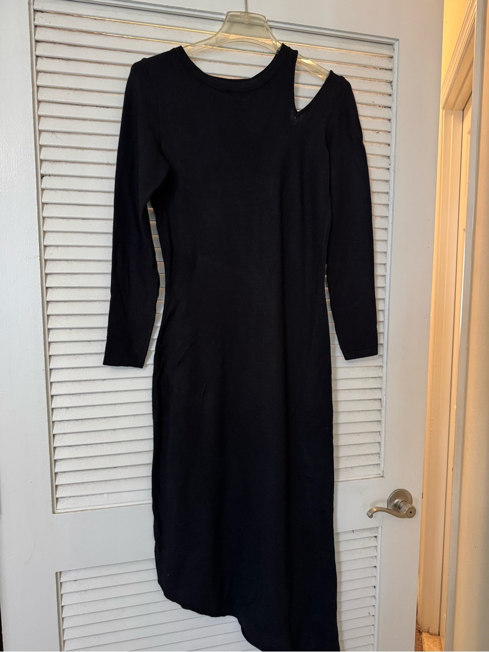 Just...Taylor Black Asymmetrical Long-Sleeve Midi Dress